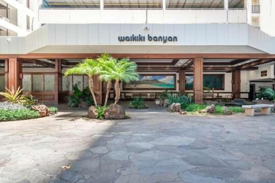 Sunrise Serenity On The 30th Floor - Modern Waikiki Escape With Views And Free Parking *