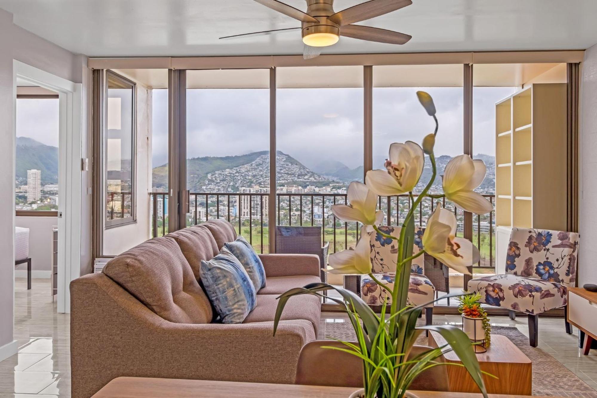 Sunrise Serenity On The 30th Floor - Modern Waikiki Escape With Views And Free Parking Honolulu