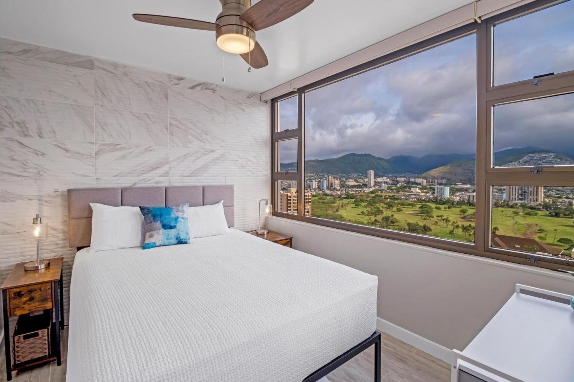 Sunrise Serenity On The 30th Floor - Modern Waikiki Escape With Views And Free Parking *