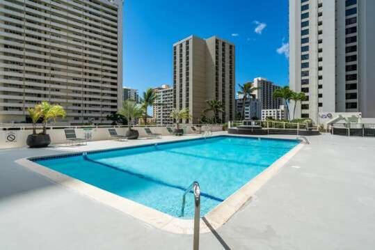 Sunrise Serenity On The 30th Floor - Modern Waikiki Escape With Views And Free Parking Honolulu