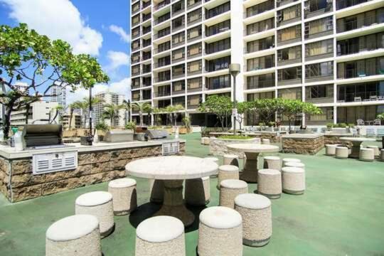 Apartamento Sunrise Serenity On The 30th Floor - Modern Waikiki Escape With Views And Free Parking